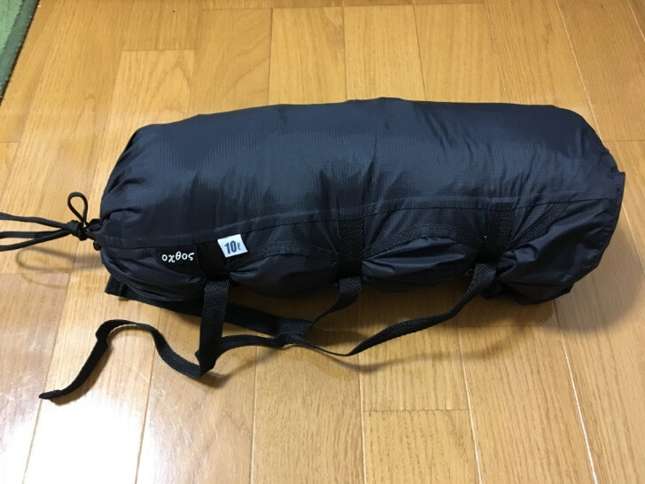 オクトス コンプレッションバッグで圧縮したテント